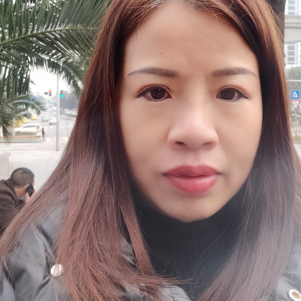 魁梧放弃鞋子的照片