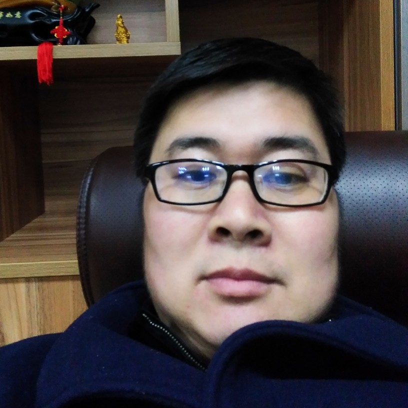 小伙平淡的照片