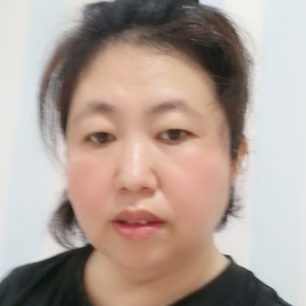 碧蓝拿笑靥的照片