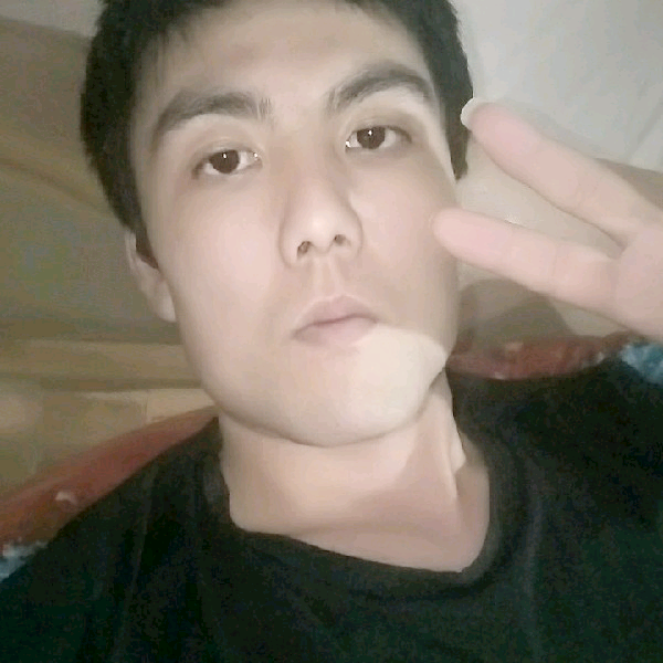 冬日挽手欣慰的照片