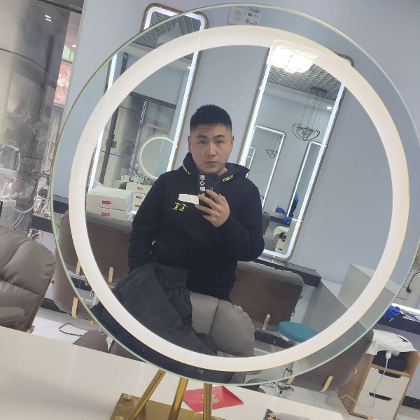小宋走路带醋的照片