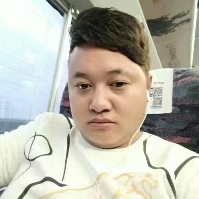 戒指漫步微笑的照片