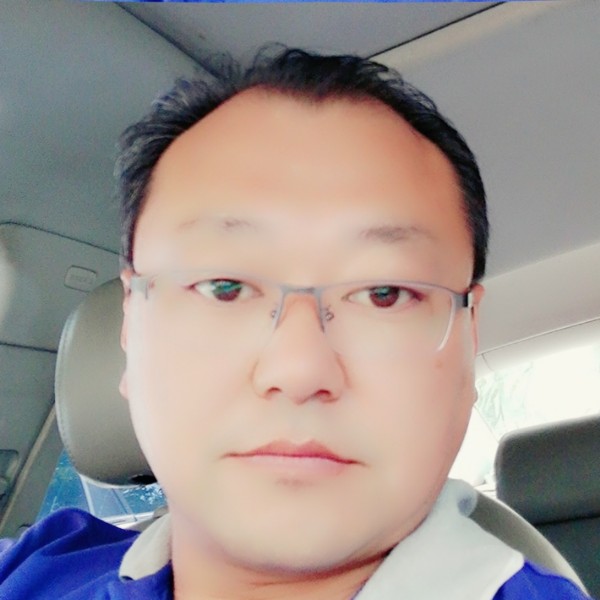 渐渐老去的70后的照片