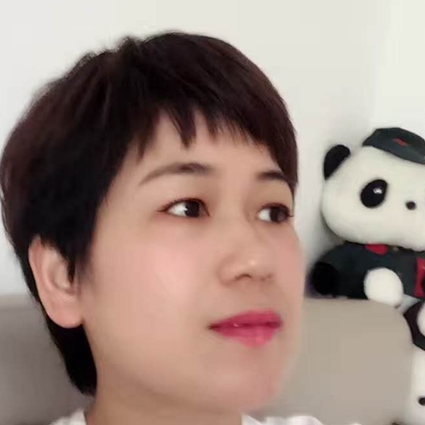 温柔深拥小懒猪的照片