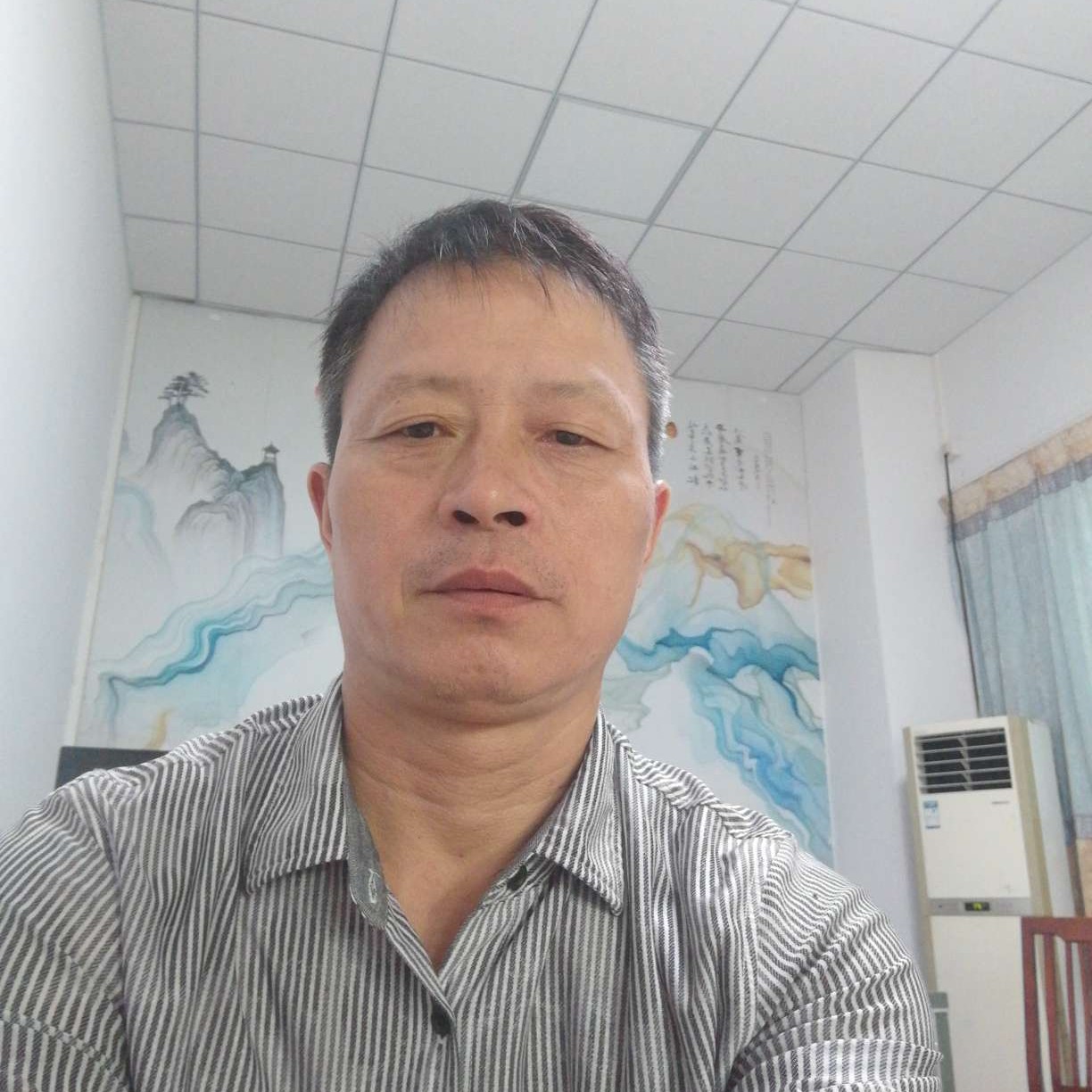 冰棍闻高兴的照片