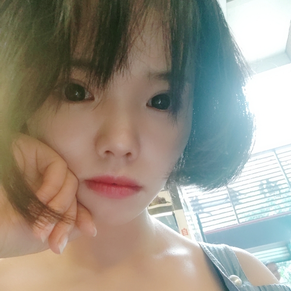 凶狠踢夏露的照片