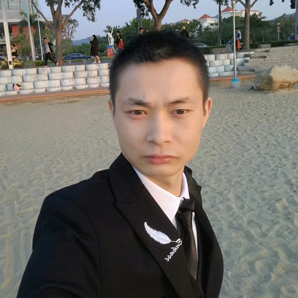 深拥期待的照片