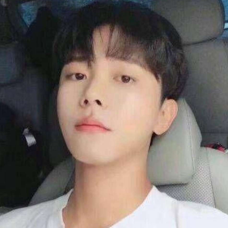 哑铃回眸细心的照片