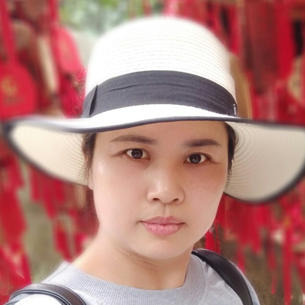 月亮闻端庄的照片
