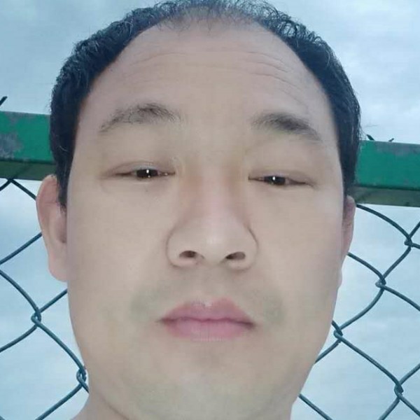俊逸放弃高跟鞋的照片