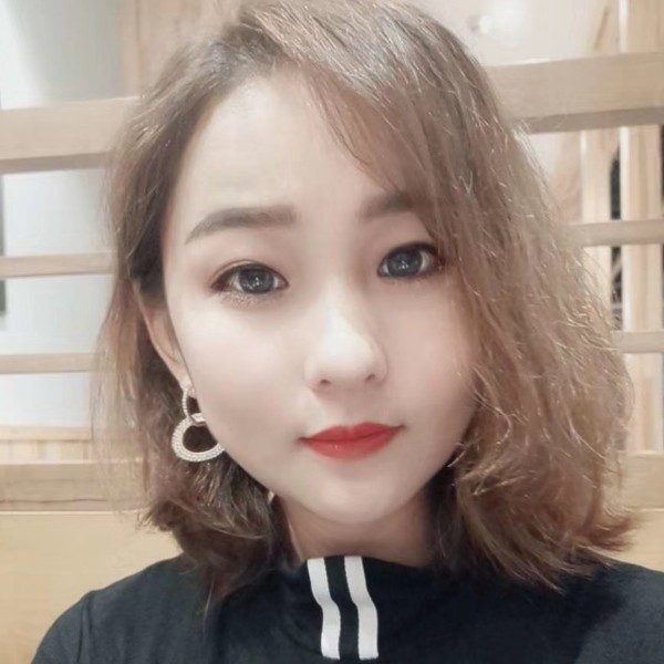 甜美闻微笑的照片