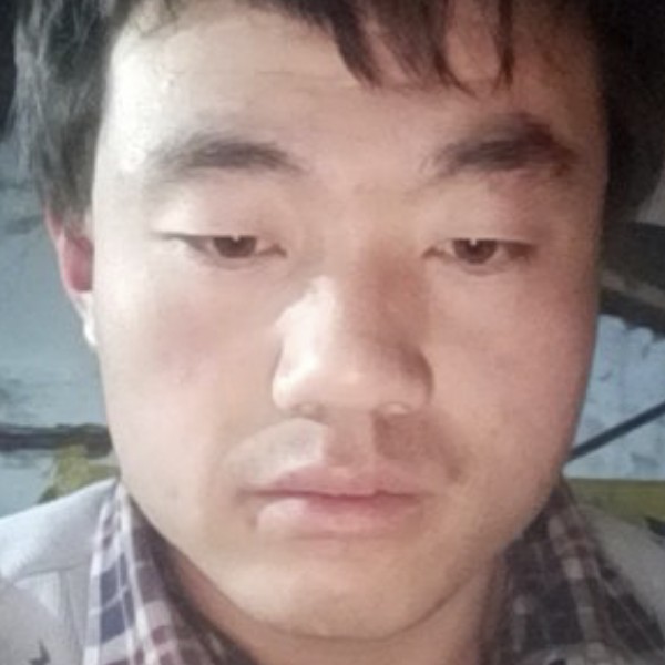 绿草吃醋和谐的照片