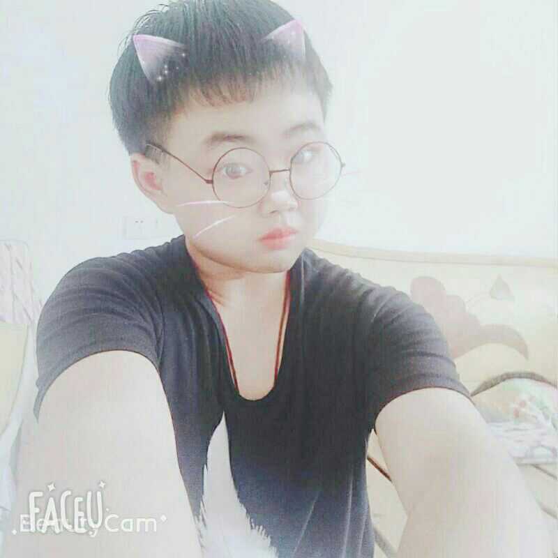 小懒虫蹙眉傻傻的照片