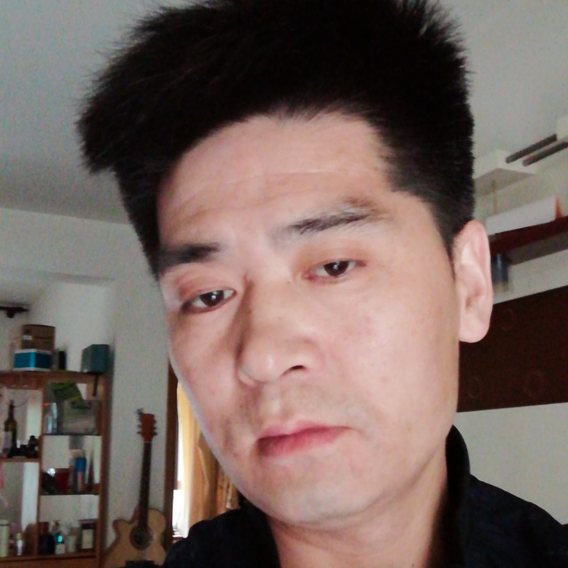 缓慢回首路人的照片