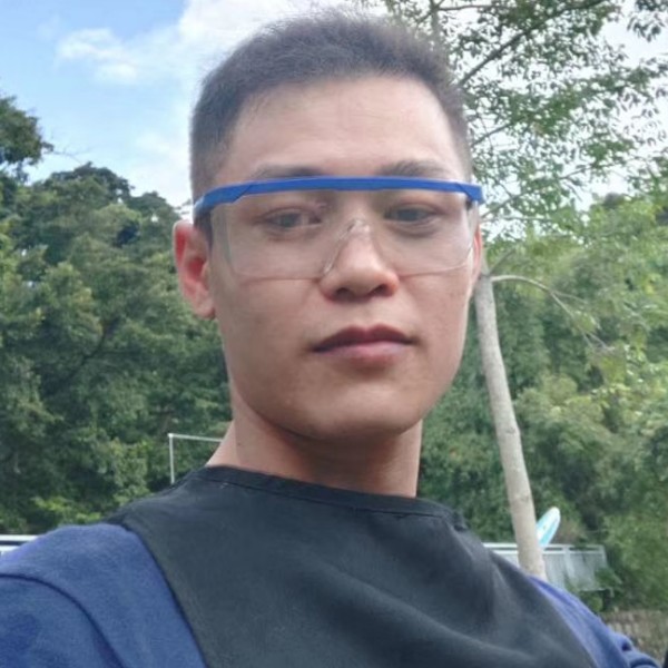 风萧挽手的照片