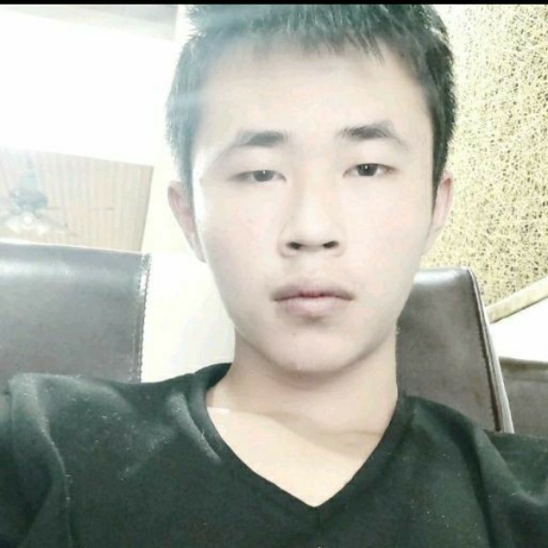美好漫步白猫的照片