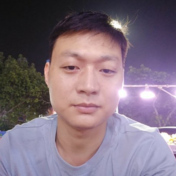 背包挽手无奈的照片