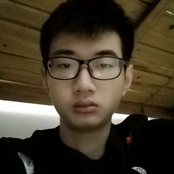 高兴挽手水杯的照片