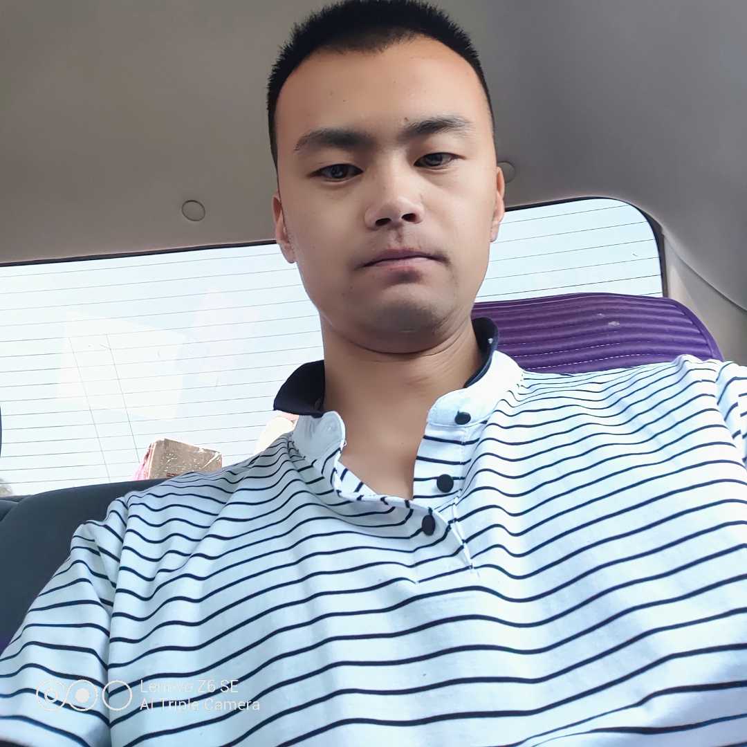 小伙漫步爱撒娇的照片
