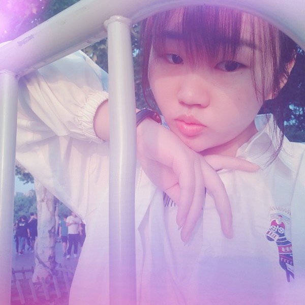 笑丶扯痛了嘴角的照片