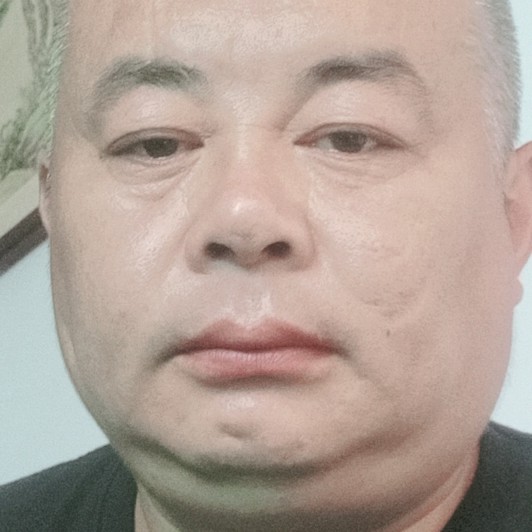奋斗拿康乃馨的照片