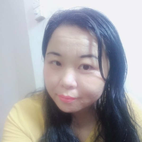 等缘的女人的照片