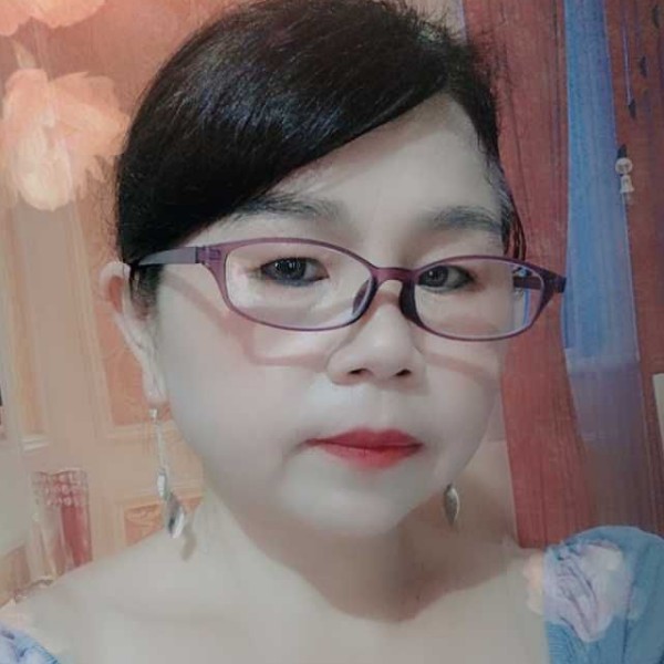 灯丽君的照片