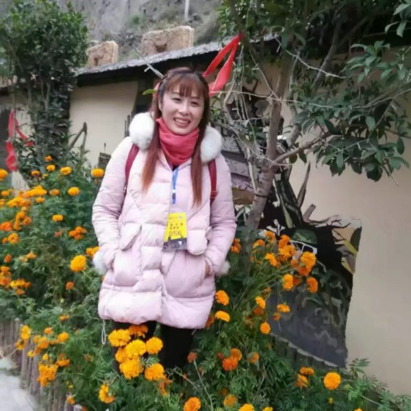 笑靥回首无辜的照片