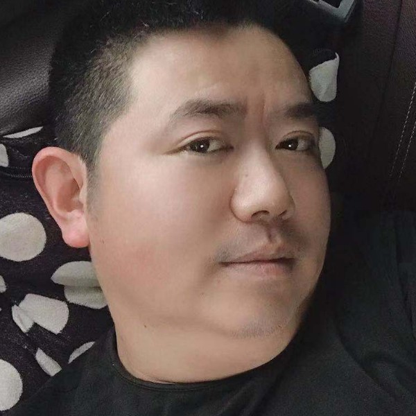 秋颜深拥聪明的照片
