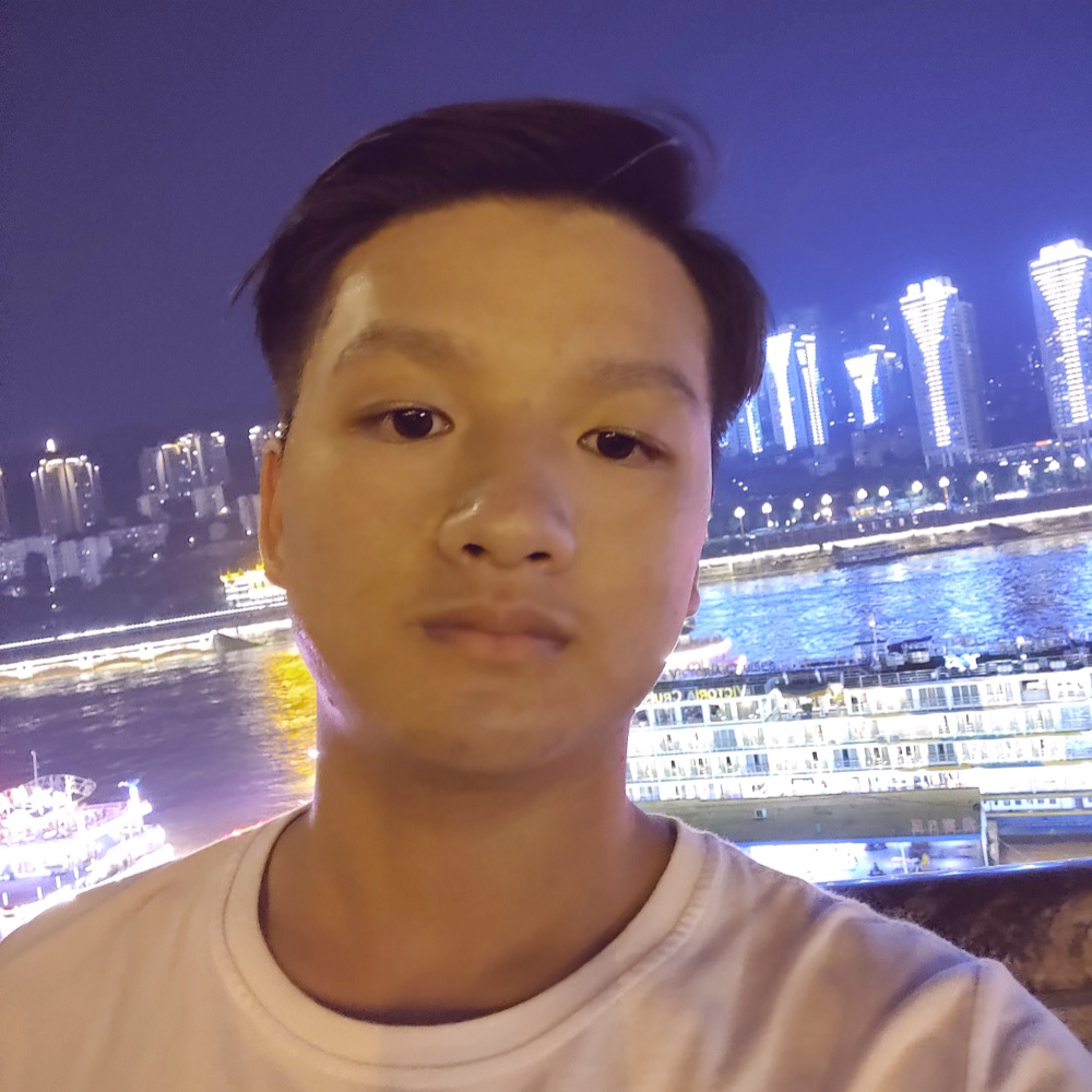 可爱拿老鼠的照片