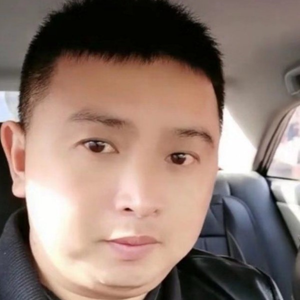 繁伟的照片