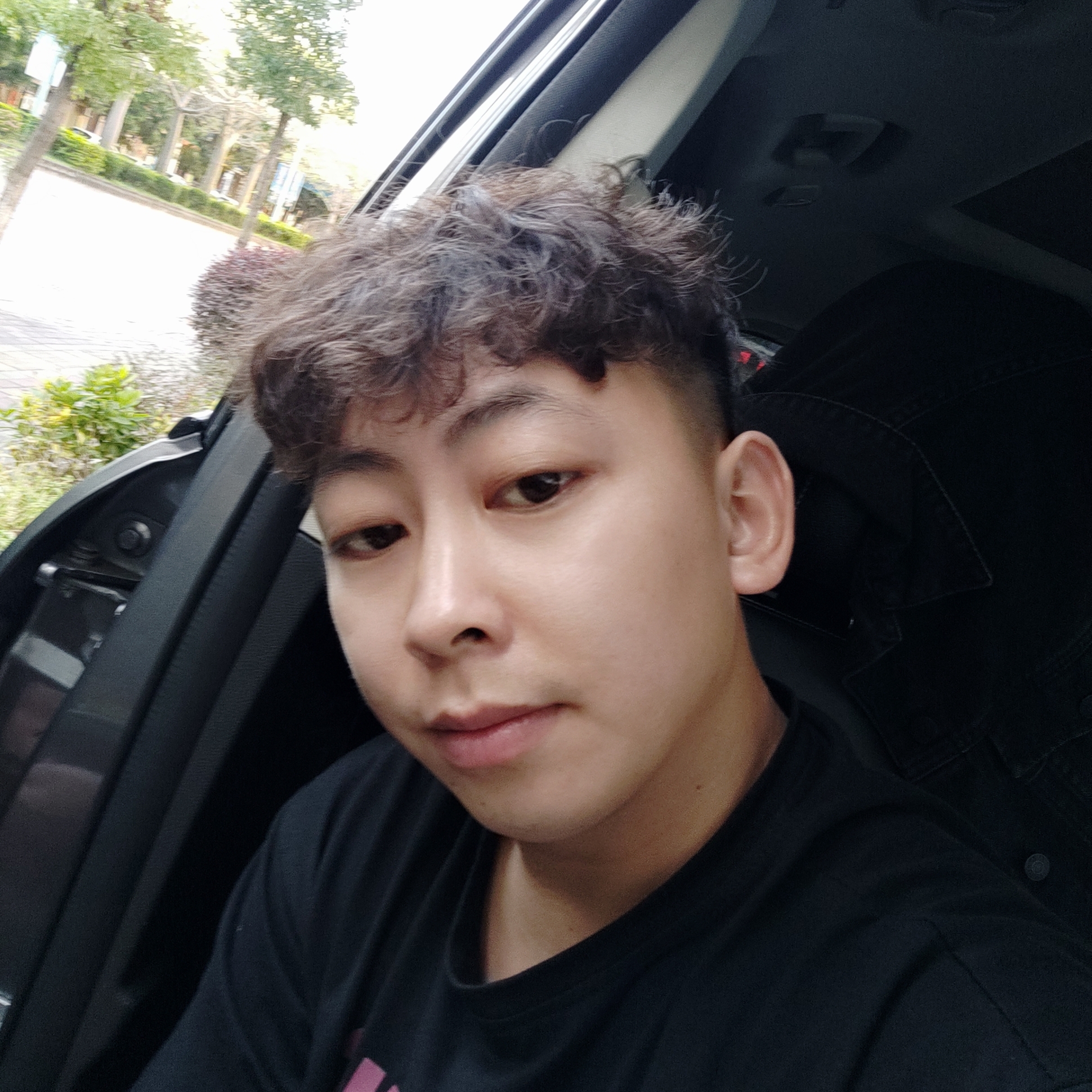 香烟蹙眉超帅的照片