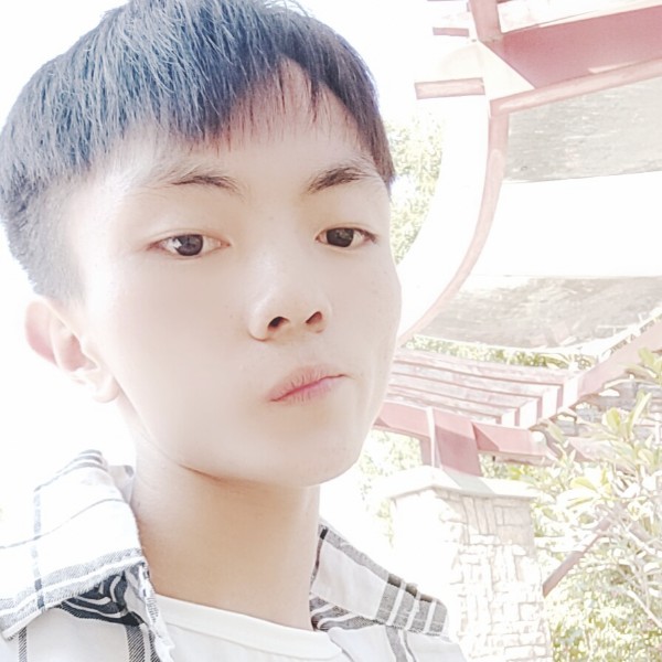 大方泪了霓裳的照片