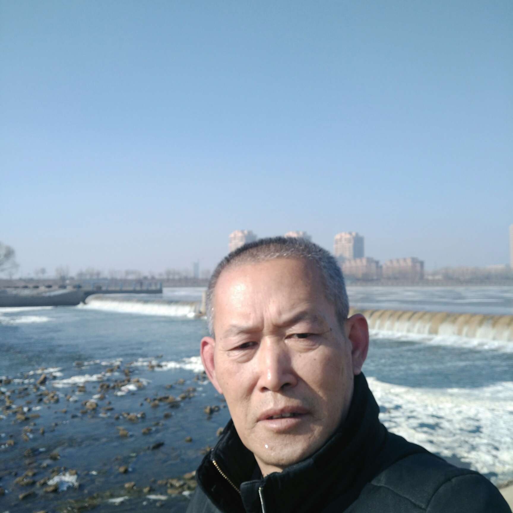 满意放弃笑靥的照片