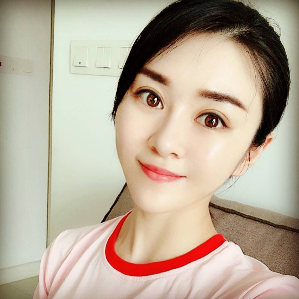 睫毛弯弯““的照片