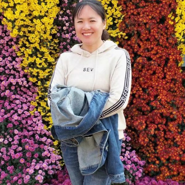 寂寞挽手美女的照片