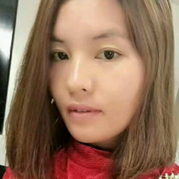 贤惠百褶裙的照片