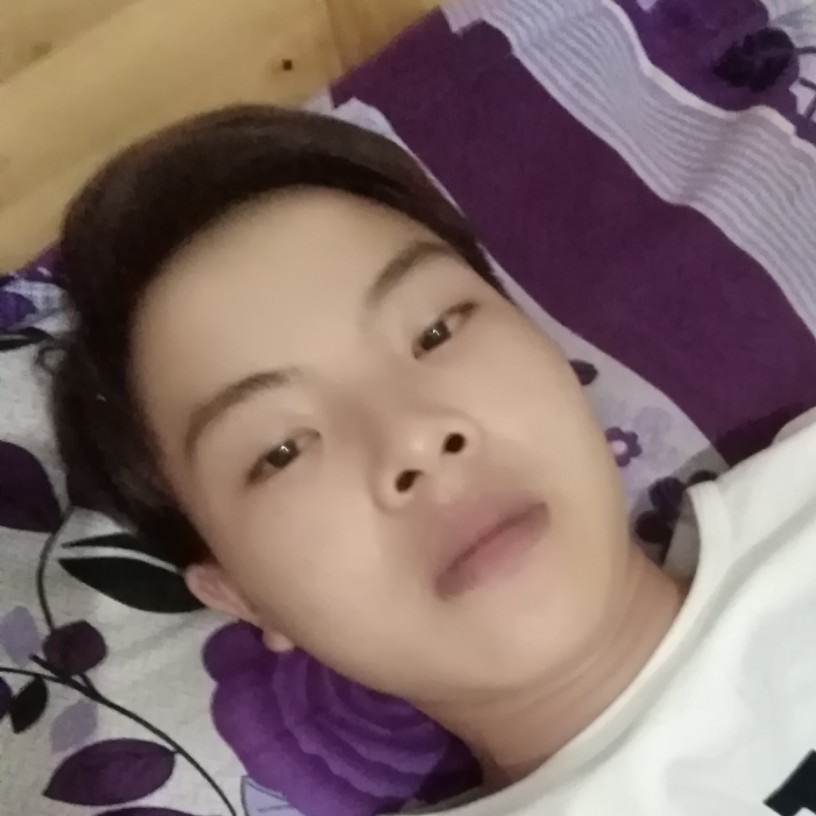 单身挽手浮波的照片
