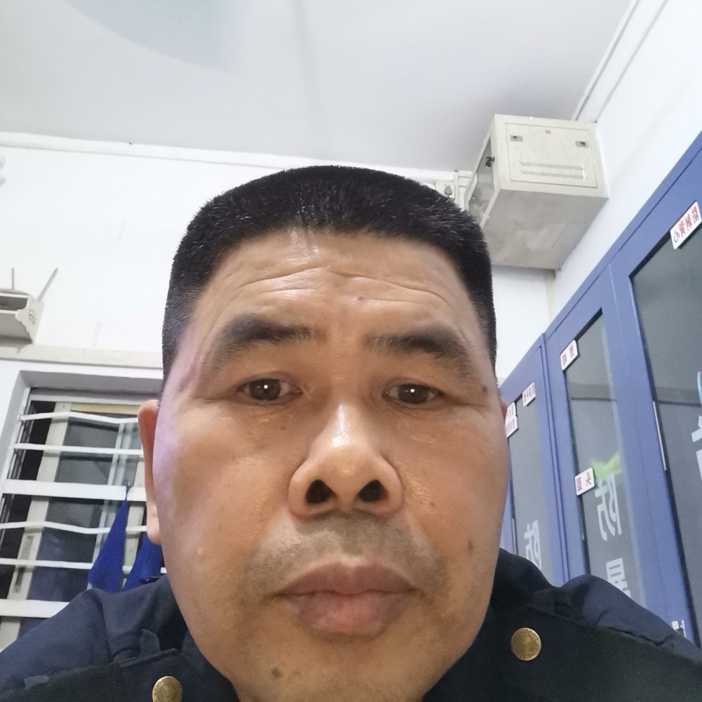 寂寞爱巨人的照片