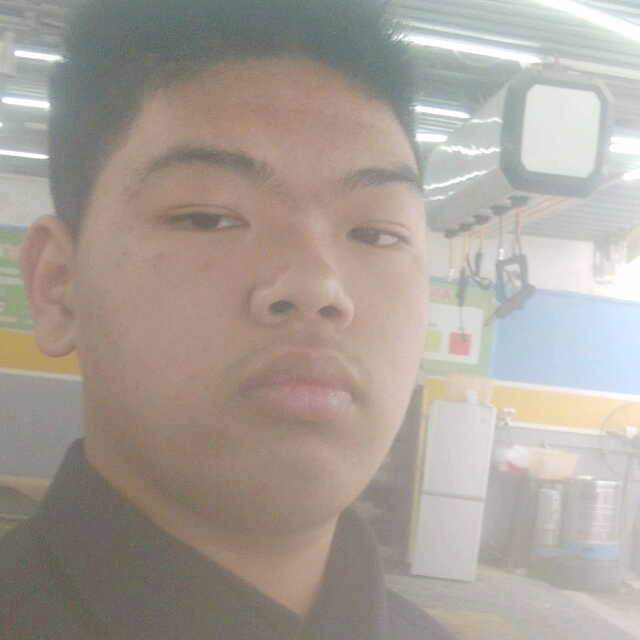 橘子挽手魁梧的照片