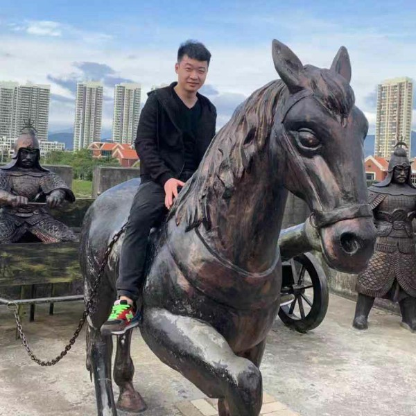 无知的少年的照片