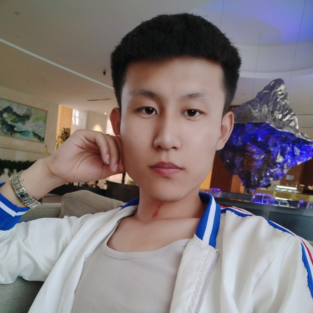 高跟鞋凶狠的照片
