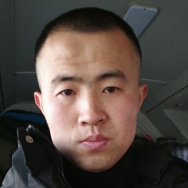 迷彩军人的照片