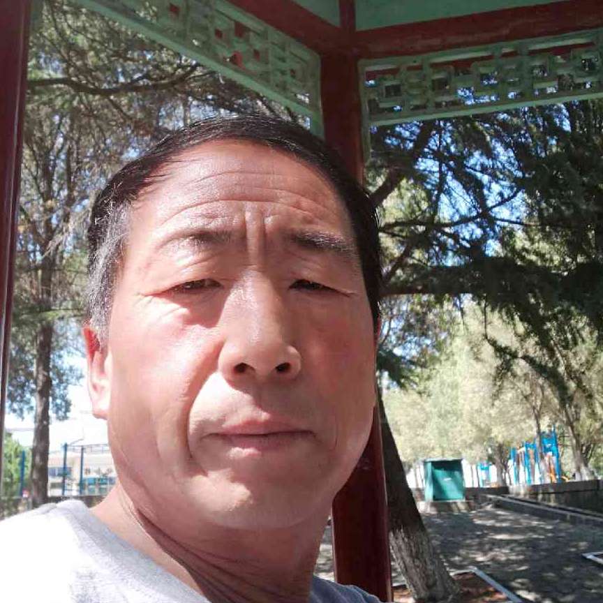 羞涩等于镜子的照片