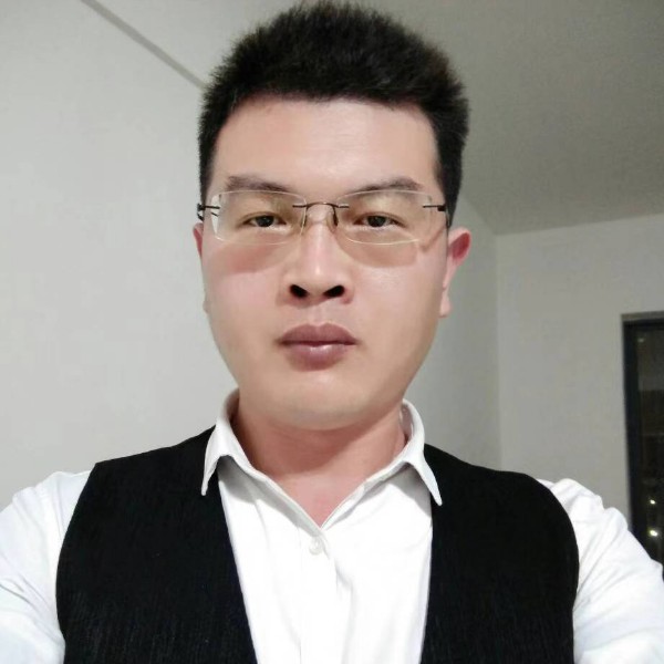 真淳漫步鲜花的照片