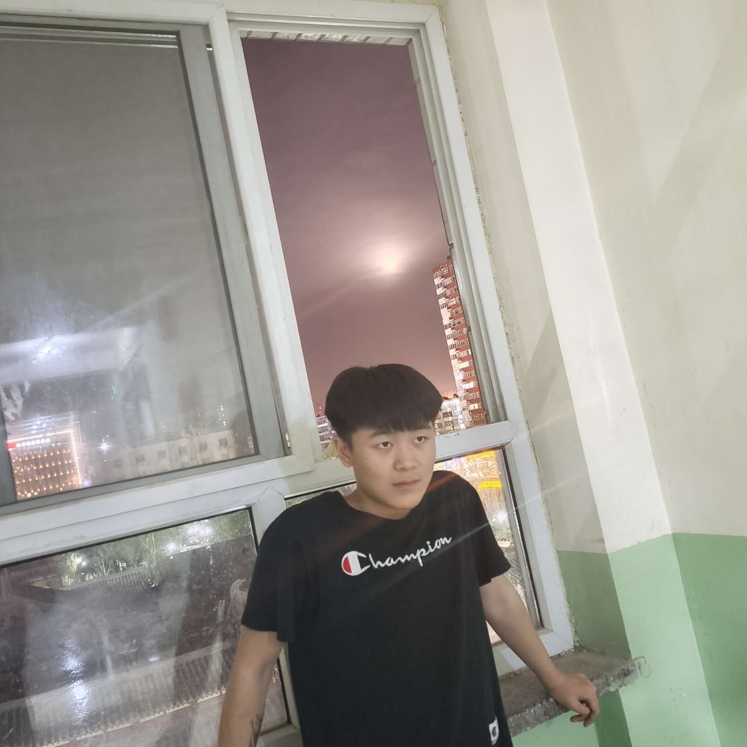 温柔回眸柜子的照片