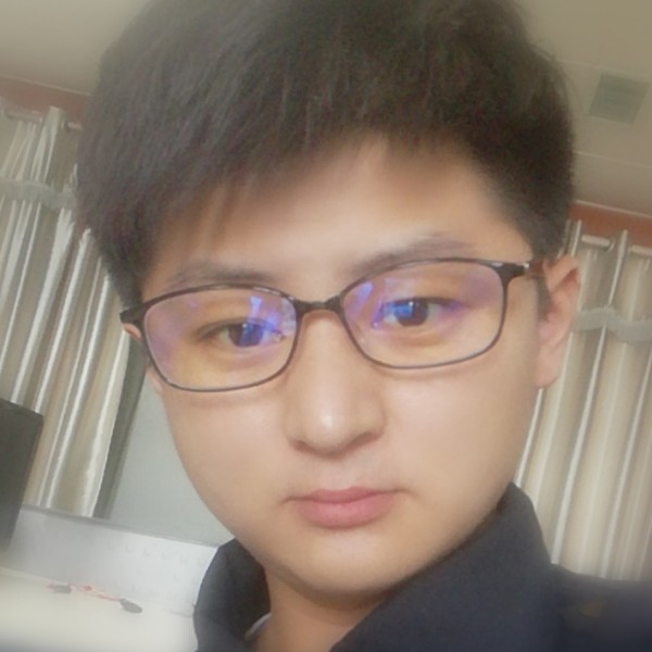 回眸云朵的照片