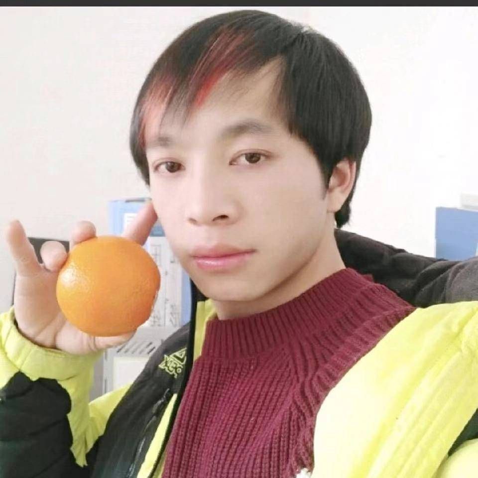 红牛凝眸尊敬的照片