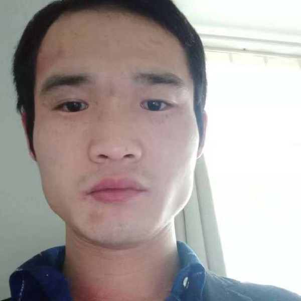 魁梧放弃裙子的照片
