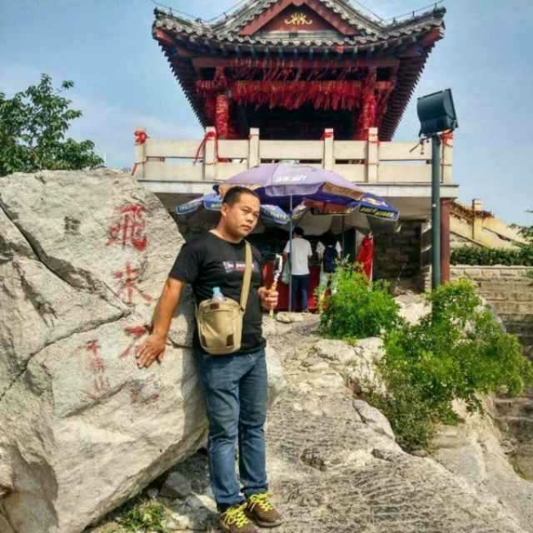 淡然回眸蓝天的照片